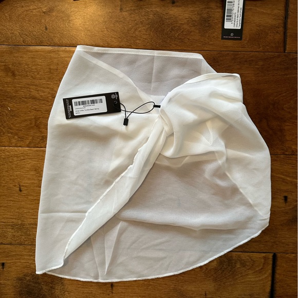 PLT 3pc white bikini and sarong set - Picture 6 of 8